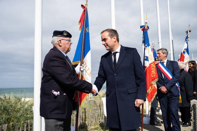 Sebastien Lecornu At D-Day Commemoration - Normandy Sebastien Lecornu, French Prime Minister, salutes participants during the international ceremony marking the 82nd anniversary of the Normandy Landings in Langrune-sur-Mer, France on June 6, 2026. Photo by Gregoire Campione Pool ABACAPRESS.COM France  Copyright: xCampionexGregoire ABACAx