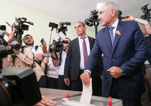 ARMENIA, YEREVAN - JUNE 7, 2026: Armenia s Prime Minister Nikol Pashinyan casts his ballot in the 2026 Armenian parliamentary election Yerevan Armenia  - ZUMAt113 20260607_zaa_t113_003 Copyright: xAlexanderxPatrinx