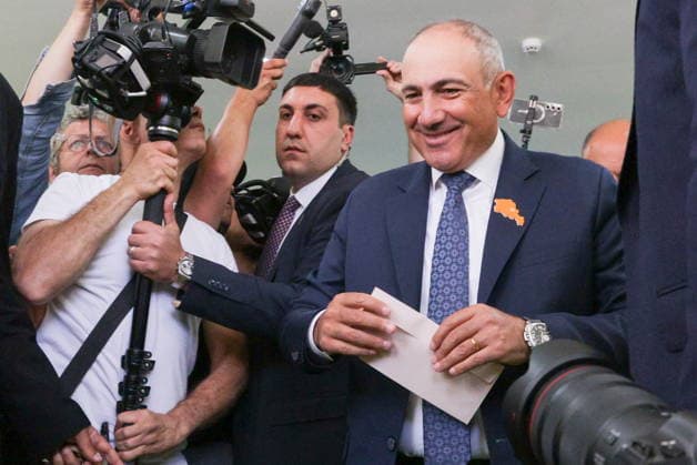 ARMENIA, YEREVAN - JUNE 7, 2026: Armenia s Prime Minister Nikol Pashinyan casts his ballot in the 2026 Armenian parliamentary election Yerevan Armenia  - ZUMAt113 20260607_zaa_t113_004 Copyright: xAlexanderxPatrinx