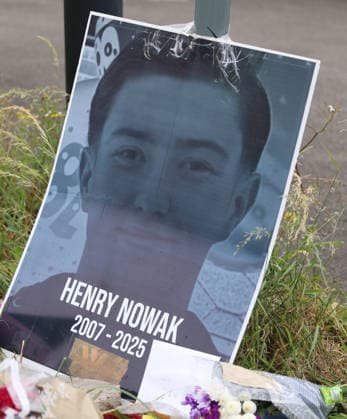 Tributes and flowers for Henry Nowak Tributes and flowers for Henry Nowak were left outside Portswood police station in Southampton. 05.06.2026  Copyright: xPeterxTarryx NINTCHDBPICT001086320434