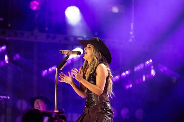 LAINEY WILSON on stage for CMA Fest 2026 - SAT, , Nashville, TN, June 06, 2026. Photo By: Justin Renfroe Everett Collection CMA Fest 2026 - SAT PUBLICATIONXNOTxINxCANxCHNxFRAxITAxJPNxNORxPOLxRUSxESPxUKxUSA