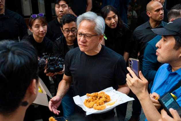 June 7, 2026, Seoul, South Korea: Nvidia founder and CEO JENSEN HUANG answers reportersÃ¢â‚¬â ¢ questions as he eats fried chicken and drinks beer with SK Group chairman Chey Tae-won at Kkanbu Chicken, during HuangÃ¢â‚¬â ¢s visit to Seoul, South Korea on Sunday, June 7, 2026. Seoul South Korea - ZUMAh163 20260607_znp_h163_015 Copyright: xJintakxHanx