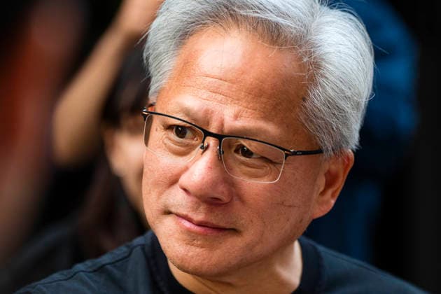 June 7, 2026, Seoul, South Korea: Nvidia founder and CEO JENSEN HUANG answers reportersÃ¢â‚¬â ¢ questions as he eats fried chicken and drinks beer with SK Group chairman Chey Tae-won at Kkanbu Chicken, during HuangÃ¢â‚¬â ¢s visit to Seoul, South Korea on Sunday, June 7, 2026. Seoul South Korea - ZUMAh163 20260607_znp_h163_017 Copyright: xJintakxHanx