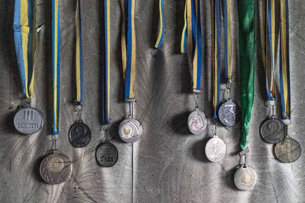 Aftermath of a Russian air strike on Ukraine s Druzhkivka DRUZHKIVKA, UKRAINE - JUNE 7: A child’s medals found in a home following a fire in a building caused by a Russian FPV drone crashing into it in Druzhkivka, Ukraine, 7 June 2026 Diego Herrera Carcedo Anadolu Druzhkivka Ukraine. Editorial use only. Please get in touch for any other usage.  Copyright: x2026xAnadoluxDiegoxHerreraxCarcedox