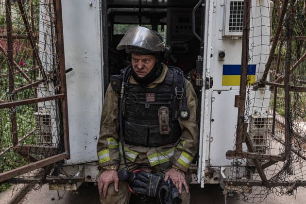 Aftermath of a Russian air strike on Ukraine s Druzhkivka DRUZHKIVKA, UKRAINE - JUNE 7: Ukrainian emergency services respond to a building fire caused by a Russian FPV drone crashing into it in Druzhkivka, Ukraine, 7 June 2026 Diego Herrera Carcedo Anadolu Druzhkivka Ukraine. Editorial use only. Please get in touch for any other usage.  Copyright: x2026xAnadoluxDiegoxHerreraxCarcedox