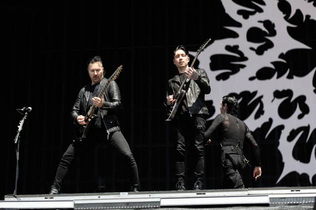 Jinxx Jeremy Ferguson (Gitarre, Violine, Gesang) und Jake Pitts (Gitarre), im Hintergrund Andy Biersack (Gesang), während des Auftritts der US-amerikanischen Rockband Black Veil Brides im Rahmen des Festivals Rock am Ring 2026 am Nürburgring. Nürburg Rock am Ring Rheinland-Pfalz Germany *** Jinxx Jeremy Ferguson guitar, violin, vocals and Jake Pitts guitar , in the background Andy Biersack vocals , during the performance of the US American rock band Black Veil Brides at the festival Rock am Ring 2026 at the Nürburgring Nürburg Rock am Ring Rheinland Pfalz Germany