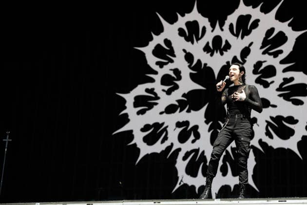 Andy Biersack (Gesang) während des Auftritts der US-amerikanischen Rockband Black Veil Brides im Rahmen des Festivals Rock am Ring 2026 am Nürburgring. Nürburg Rock am Ring Rheinland-Pfalz Germany *** Andy Biersack singing during the performance of the US rock band Black Veil Brides as part of the Rock am Ring 2026 festival at the Nürburgring Nürburg Rock am Ring Rheinland Pfalz Germany