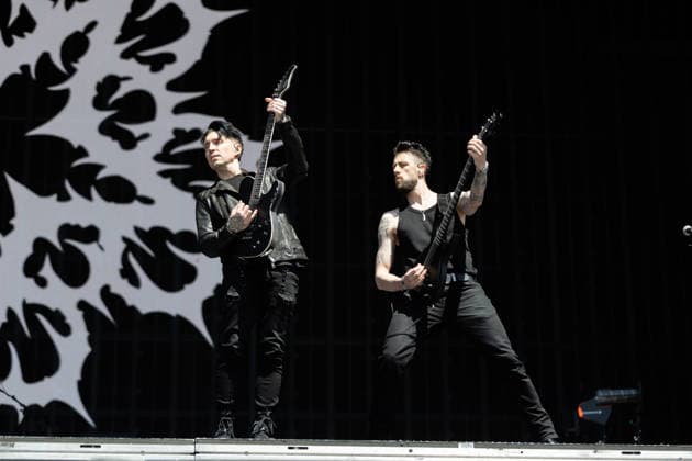 Jake Pitts (Gitarre) und Lonny Eagleton (Bass, Gesang) während des Auftritts der US-amerikanischen Rockband Black Veil Brides im Rahmen des Festivals Rock am Ring 2026 am Nürburgring. Nürburg Rock am Ring Rheinland-Pfalz Germany *** Jake Pitts guitar and Lonny Eagleton bass, vocals during the performance of the US rock band Black Veil Brides as part of the Rock am Ring 2026 festival at the Nürburgring Nürburg Rock am Ring Rheinland Pfalz Germany