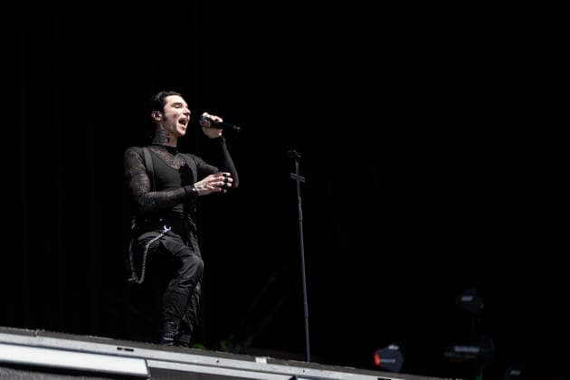 Andy Biersack (Gesang) während des Auftritts der US-amerikanischen Rockband Black Veil Brides im Rahmen des Festivals Rock am Ring 2026 am Nürburgring. Nürburg Rock am Ring Rheinland-Pfalz Germany *** Andy Biersack singing during the performance of the US rock band Black Veil Brides as part of the Rock am Ring 2026 festival at the Nürburgring Nürburg Rock am Ring Rheinland Pfalz Germany