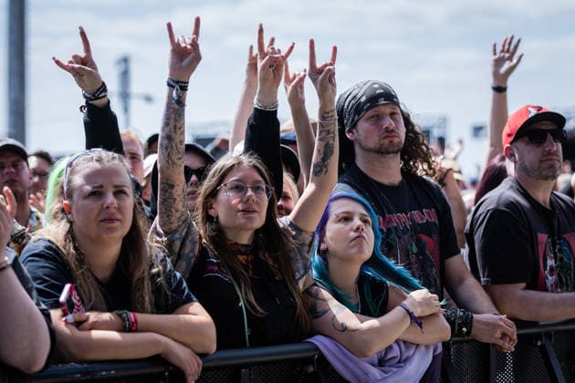 Rock am Ring 2026, Tag 3, 7.6.2026 Fans bei Hollywood Undead -- Mit dem Traditionsfestival Rock am Ring am Nürburgring in der Eifel startet in Deutschland die Festival-Saison. Rock am Ring findet in diesem Jahr vom 5. bis 7. Juni statt. Rund 80 Bands und Künstler stehen auf einer der drei großen Bühnen. Nürburg Nürburgring Rheinland-Pfalz Deutschland *** Rock am Ring 2026, Day 3, 7 6 2026 Fans at Hollywood Undead The traditional Rock am Ring festival at the Nürburgring in the Eifel region kicks off the festival season in Germany Rock am Ring will take place this year from June 5 to 7 Around 80 bands and artists will perform on one of the three large stages Nürburg Nürburgring Rhineland-Palatinate Germany Copyright: xSebastianxDerixx