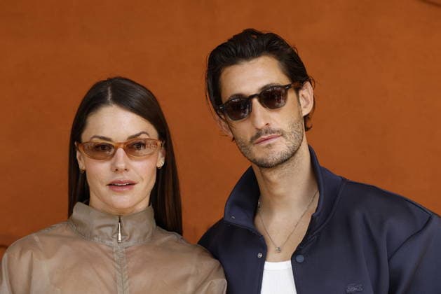 Pierre Niney et sa compagne Natasha Andrews lors des Internationaux de France de Tennis de Roland Garros 2026, à Paris, France, le 7 juin 2026 Jacovides Moreau Bestimage Celebs attending the village photocall during the 2026 French Open at Roland Garros in Paris, France, on June 7, 2026 Paris France  Copyright: xJACOVIDES-MOREAUx xBESTIMAGExJACOVIDES-MOREAUx xBESTIMAGEx