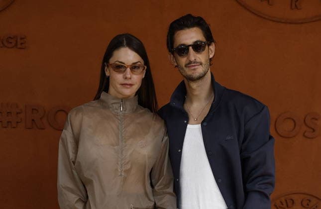 Pierre Niney et sa compagne Natasha Andrews lors des Internationaux de France de Tennis de Roland Garros 2026, à Paris, France, le 7 juin 2026 Jacovides Moreau Bestimage Celebs attending the village photocall during the 2026 French Open at Roland Garros in Paris, France, on June 7, 2026 Paris France  Copyright: xJACOVIDES-MOREAUx xBESTIMAGExJACOVIDES-MOREAUx xBESTIMAGEx