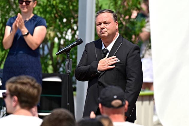 ZDF - Fernsehgarten. Tenor Paul Potts während der ZDF - Unterhaltungsshow Fernsehgarten am 07.06.2026 in Mainz. 20260607MWI128738 *** ZDF Fernsehgarten tenor Paul Potts during the ZDF entertainment show Fernsehgarten on 07 06 2026 in Mainz 20260607MWI128738
