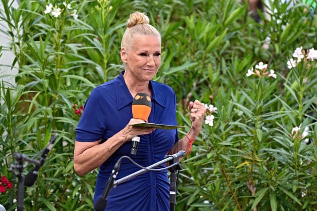 ZDF - Fernsehgarten. Moderatorin Andrea Kiwi Kiewel während der ZDF - Unterhaltungsshow Fernsehgarten am 07.06.2026 in Mainz. 20260607MWI128553 *** ZDF Fernsehgarten presenter Andrea Kiwi Kiewel during the ZDF entertainment show Fernsehgarten on 07 06 2026 in Mainz 20260607MWI128553
