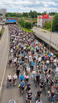 Berlin, 07.06.2026 Der ADFC veranstaltet an diesem Sonntag die 50. Fahrrad-Sternfahrt. Zehntausende Personen sind mit Spaß dabei. *** Berlin, 07 06 2026 The ADFC is organizing the 50th bicycle rally this Sunday Tens of thousands of people are enjoying the ride