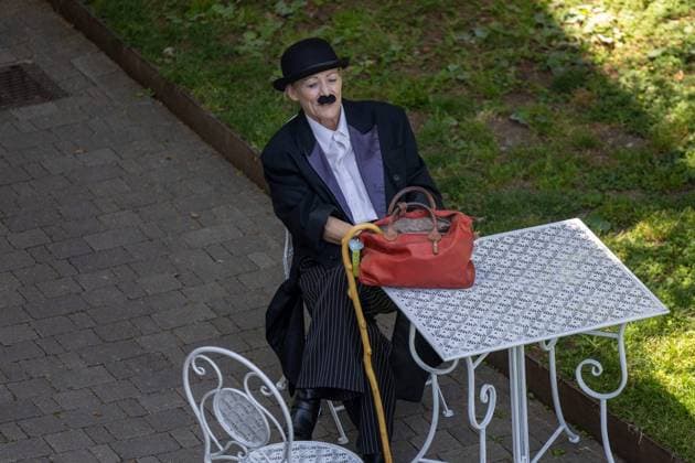 CHARLIE CHAPLIN 10 ANS MUSEE PHOTOPQR LE DAUPHINE Tom PHAM VAN SUU 07 06 2026 A Vevey Haute Savoie , le 7 juin 2026 The Chaplin s World museum in Corsier sur Vevey VD is celebrating its tenth anniversary this year. To mark the occasion, 429 participants dressed as Charlie Chaplin gathered in the museums gardens on Sunday, they formed a giant 10, in front of the Ban manor house Photo Tom Pham Van Suu Le Dauphiné Libéré 10th anniversary of the Chaplin s World museum in Corsier sur Vevey, western Switzerland, on June 7, 2026 Some 429 people took part in the event France  Copyright: xPHOTOPQR LExDAUPHINE MAXPPPxTomxPHAMxVANxSUUx 20260607JDL2067 20260607JDL2067