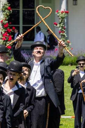 CHARLIE CHAPLIN 10 ANS MUSEE PHOTOPQR LE DAUPHINE Tom PHAM VAN SUU 07 06 2026 A Vevey Haute Savoie , le 7 juin 2026 The Chaplin s World museum in Corsier sur Vevey VD is celebrating its tenth anniversary this year. To mark the occasion, 429 participants dressed as Charlie Chaplin gathered in the museums gardens on Sunday, they formed a giant 10, in front of the Ban manor house Photo Tom Pham Van Suu Le Dauphiné Libéré 10th anniversary of the Chaplin s World museum in Corsier sur Vevey, western Switzerland, on June 7, 2026 Some 429 people took part in the event France  Copyright: xPHOTOPQR LExDAUPHINE MAXPPPxTomxPHAMxVANxSUUx 20260607JDL2081 20260607JDL2081