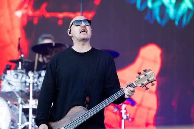Aaron Bruch (Bass, Gesang) während des Auftritts der US-amerikanischen Rockband Breaking Benjamin im Rahmen des Festivals Rock am Ring 2026 am Nürburgring. Nürburg Rock am Ring Rheinland-Pfalz Germany *** Aaron Bruch bass, vocals during the performance of the US rock band Breaking Benjamin as part of the Rock am Ring 2026 festival at the Nürburgring Nürburg Rock am Ring Rheinland Pfalz Germany