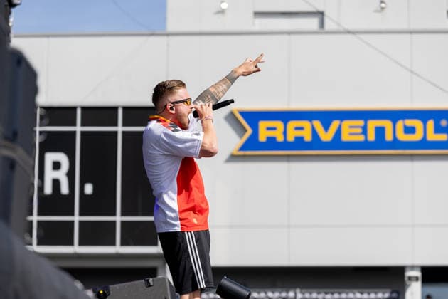 Rock am Ring 2026 - Finch - 07.06.26 Finch auf der Utopia Stage - Letzter Festivaltag am Sonntag, 07.06.2026, bei Rock am Ring 2026 am Nürburgring in der Eifel. Das dreitägige Musikfestival endet am selben Tag; die nächste Ausgabe ist vom 04. bis 06.06.2027 geplant. Nürburg Nürburgring Rheinland-Pfalz Deutschland *** Rock am Ring 2026 Finch 07 06 26 Finch on the Utopia Stage Last festival day on Sunday, 07 06 2026, at Rock am Ring 2026 at the Nürburgring in the Eifel The three-day music festival ends on the same day the next edition is planned from 04 to 06 06 2027 Nürburg Nürburgring Rhineland-Palatinate Germany Copyright: xMarcxJohnx