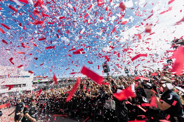 Rock am Ring 2026 - Finch - 07.06.26 Konfettiregen - Finch auf der Utopia Stage - Letzter Festivaltag am Sonntag, 07.06.2026, bei Rock am Ring 2026 am Nürburgring in der Eifel. Das dreitägige Musikfestival endet am selben Tag; die nächste Ausgabe ist vom 04. bis 06.06.2027 geplant. Nürburg Nürburgring Rheinland-Pfalz Deutschland *** Rock am Ring 2026 Finch 07 06 26 Confetti rain Finch on the Utopia Stage Last festival day on Sunday, 07 06 2026, at Rock am Ring 2026 at the Nürburgring in the Eifel The three-day music festival ends on the same day the next edition is planned from 04 to 06 06 2027 Nürburg Nürburgring Rhineland-Palatinate Germany Copyright: xMarcxJohnx