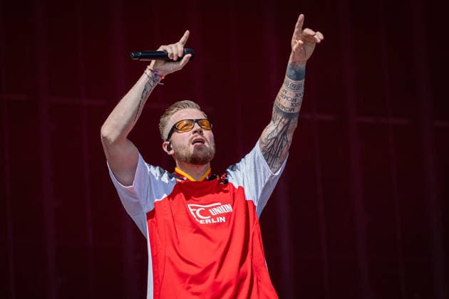 Rock am Ring 2026, Tag 3, 7.6.2026 Auftritt des deutschen Rappers Finch -- Mit dem Traditionsfestival Rock am Ring am Nürburgring in der Eifel startet in Deutschland die Festival-Saison. Rock am Ring findet in diesem Jahr vom 5. bis 7. Juni statt. Rund 80 Bands und Künstler stehen auf einer der drei großen Bühnen. Nürburg Nürburgring Rheinland-Pfalz Deutschland *** Rock am Ring 2026, Day 3, 7 6 2026 Performance by German rapper Finch The traditional Rock am Ring festival at the Nürburgring in the Eifel region kicks off the festival season in Germany Rock am Ring will take place this year from 5 to 7 June Around 80 bands and artists will perform on one of the three large stages Nürburg Nürburgring Rhineland-Palatinate Germany Copyright: xSebastianxDerixx