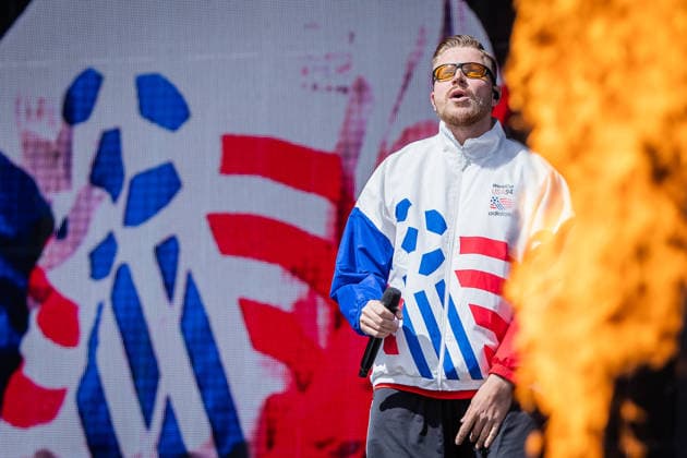 Rock am Ring 2026, Tag 3, 7.6.2026 Auftritt des deutschen Rappers Finch -- Mit dem Traditionsfestival Rock am Ring am Nürburgring in der Eifel startet in Deutschland die Festival-Saison. Rock am Ring findet in diesem Jahr vom 5. bis 7. Juni statt. Rund 80 Bands und Künstler stehen auf einer der drei großen Bühnen. Nürburg Nürburgring Rheinland-Pfalz Deutschland *** Rock am Ring 2026, Day 3, 7 6 2026 Performance by German rapper Finch The traditional Rock am Ring festival at the Nürburgring in the Eifel region kicks off the festival season in Germany Rock am Ring will take place this year from 5 to 7 June Around 80 bands and artists will perform on one of the three large stages Nürburg Nürburgring Rhineland-Palatinate Germany Copyright: xSebastianxDerixx