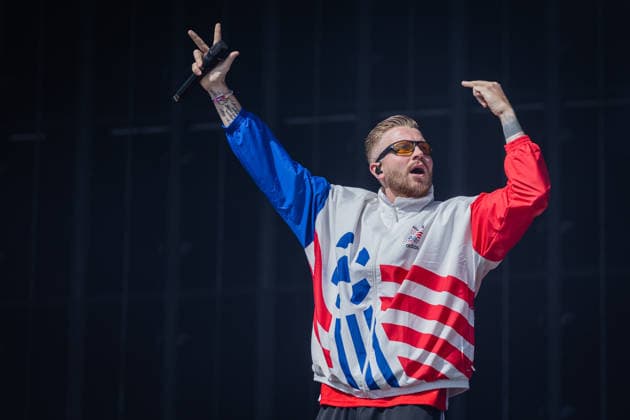 Rock am Ring 2026, Tag 3, 7.6.2026 Auftritt des deutschen Rappers Finch -- Mit dem Traditionsfestival Rock am Ring am Nürburgring in der Eifel startet in Deutschland die Festival-Saison. Rock am Ring findet in diesem Jahr vom 5. bis 7. Juni statt. Rund 80 Bands und Künstler stehen auf einer der drei großen Bühnen. Nürburg Nürburgring Rheinland-Pfalz Deutschland *** Rock am Ring 2026, Day 3, 7 6 2026 Performance by German rapper Finch The traditional Rock am Ring festival at the Nürburgring in the Eifel region kicks off the festival season in Germany Rock am Ring will take place this year from 5 to 7 June Around 80 bands and artists will perform on one of the three large stages Nürburg Nürburgring Rhineland-Palatinate Germany Copyright: xSebastianxDerixx