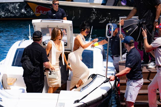 F1 Louis Vuitton Grand Prix de Monaco - Kim and Khloe Kardashian Kim Kardashian, Paddock Guest and LEWIS HAMILTON (GBR) of Scuderia Ferrari HP girlfriend and Khloe Kardashian, Paddock Guest on Sunday Race day during the 2026 Formula 1 Louis Vuitton Monaco Grand Prix at the Monaco Street Circuit on June 7, 2026. Photo by Antoine Lapeyre Reveries Agency via ABACAPRESS.COM Monaco Monaco  Copyright: xAntoinexLapeyre ReveriesxAgency ABACAx