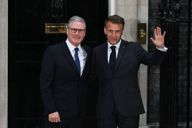 Leaders meet at Downing Street for Ukraine Summit LONDON, UNITED KINGDOM - JUNE 07: French President Emmanuel Macron (R) arrives at 10 Downing Street to meet with British Prime Minister Keir Starmer (L) and German Chancellor Friedrich Merz for talks focused on continued support and solidarity for Ukraine in London, United Kingdom on June 07, 2026. Rasid Necati Aslim Anadolu London United Kingdom. Editorial use only. Please get in touch for any other usage.  Copyright: x2026xAnadoluxRasidxNecatixAslimx