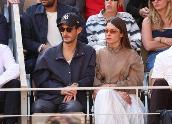 Roland Garros 2026 - Celebs Finale Cobolli vs Zverev Pierre Niney et Natasha Andrews - CÃ lÃ britÃ s dans les tribunes de Roland Garros pendant la finale homme de l Open de France de Tennis Ã Paris, le 7 juin 2026. Celebrities in the stands at Roland Garros stadium during the men s final of the French Open in Paris on June 7, 2026.  Copyright: xFabricexChasseryx