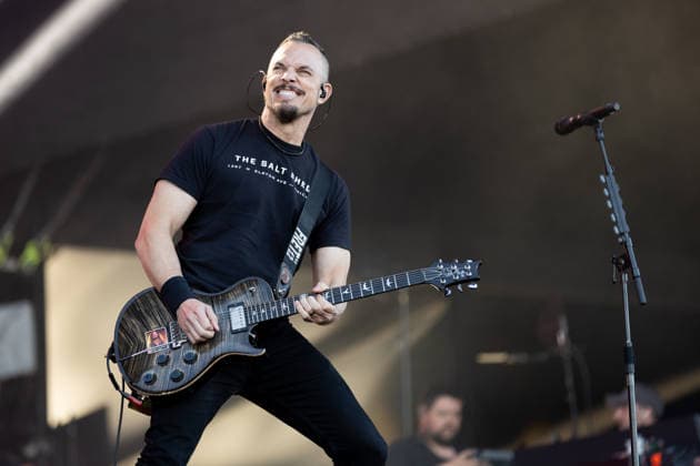 Mark Tremonti (Gitarre, Gesang) während des Auftritts der US-amerikanischen Rockband Alter Bridge im Rahmen des Festivals Rock am Ring 2026 am Nürburgring. Nürburg Rock am Ring Rheinland-Pfalz Germany *** Mark Tremonti guitar, vocals during the performance of the US rock band Alter Bridge as part of the Rock am Ring 2026 festival at the Nürburgring Nürburg Rock am Ring Rheinland Pfalz Germany