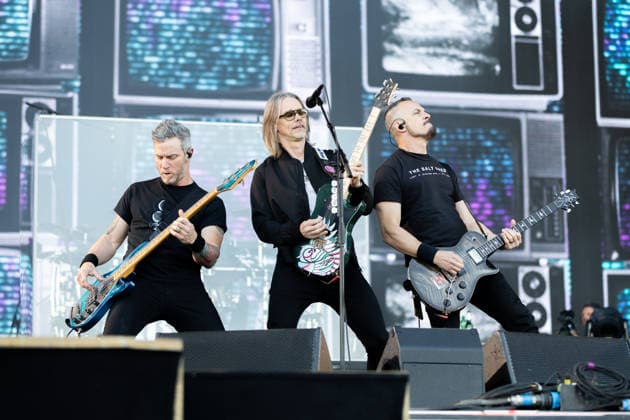 Brian Marshall (Bass), Myles Kennedy (Gesang, Gitarre) und Mark Tremonti (Gitarre, Gesang) während des Auftritts der US-amerikanischen Rockband Alter Bridge im Rahmen des Festivals Rock am Ring 2026 am Nürburgring. Nürburg Rock am Ring Rheinland-Pfalz Germany *** Brian Marshall bass , Myles Kennedy vocals, guitar and Mark Tremonti guitar, vocals during the performance of the US rock band Alter Bridge as part of the Rock am Ring 2026 festival at the Nürburgring Nürburg Rock am Ring Rheinland Pfalz Germany