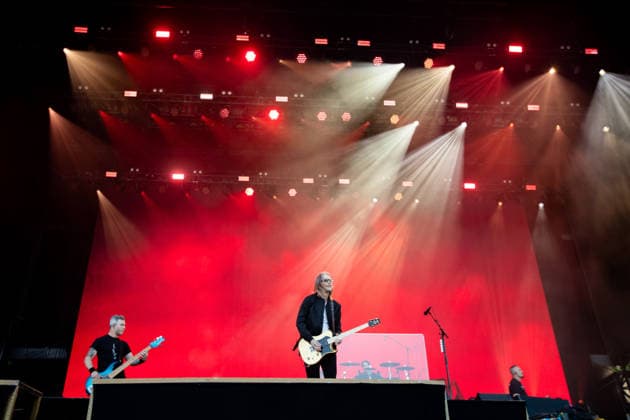 Myles Kennedy (Gesang, Gitarre), im Hintergrund Brian Marshall (Bass) und Mark Tremonti (Gitarre, Gesang) während des Auftritts der US-amerikanischen Rockband Alter Bridge im Rahmen des Festivals Rock am Ring 2026 am Nürburgring. Nürburg Rock am Ring Rheinland-Pfalz Germany *** Myles Kennedy vocals, guitar , in the background Brian Marshall bass and Mark Tremonti guitar, vocals during the performance of the US rock band Alter Bridge as part of the Rock am Ring 2026 festival at the Nürburgring Nürburg Rock am Ring Rheinland Pfalz Germany
