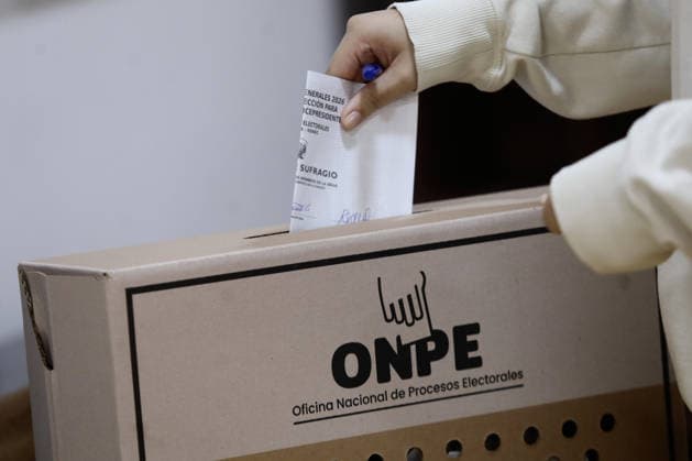 Second round of the Presidential Elections in Lima, Peru LIMA, PERU - JUNE 07: People cast their ballot during the second round of the presidential elections in Lima, Peru on June 07, 2026. Klebher Vasquez Anadolu Lima Peru. Editorial use only. Please get in touch for any other usage.  Copyright: x2026xAnadoluxKlebherxVasquezx