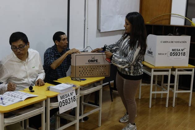 Second round of the Presidential Elections in Lima, Peru LIMA, PERU - JUNE 07: People cast their ballot during the second round of the presidential elections in Lima, Peru on June 07, 2026. Klebher Vasquez Anadolu Lima Peru. Editorial use only. Please get in touch for any other usage.  Copyright: x2026xAnadoluxKlebherxVasquezx