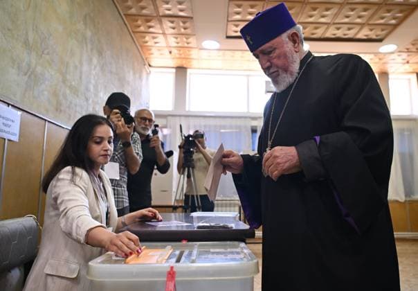 Armenia Parliamentary Election 9185269 07.06.2026 Supreme Patriarch and Catholicos of All Armenians Garegin II casts his ballot at a polling station during the Armenian parliamentary election outside Yerevan, Armenia. Stringer Sputnik Yerevan Armenia  Copyright: xStringerx
