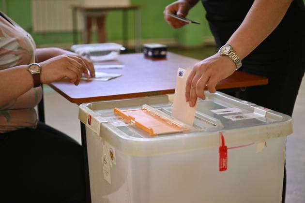 Armenia Parliamentary Election 9185270 07.06.2026 A man casts his ballot at a polling station during the Armenian parliamentary election in Yerevan, Armenia. Stringer Sputnik Yerevan Armenia  Copyright: xStringerx