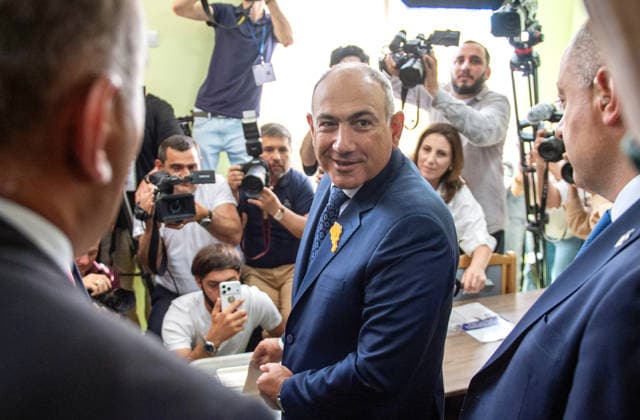 (260608) -- BEIJING, June 8, 2026 -- Armenian Prime Minister Nikol Pashinyan casts his ballot at a polling station in Yerevan, Armenia, June 7, 2026. Voting began on Sunday in Armenia s parliamentary elections, with more than 2.48 million registered voters eligible to cast ballots at 2,005 polling stations across the country. Polling stations opened at 8:00 a.m. local time (0400 GMT) and will close at 8:00 p.m. local time. ) XINHUA PHOTOS OF THE DAY ChenxJunfeng 