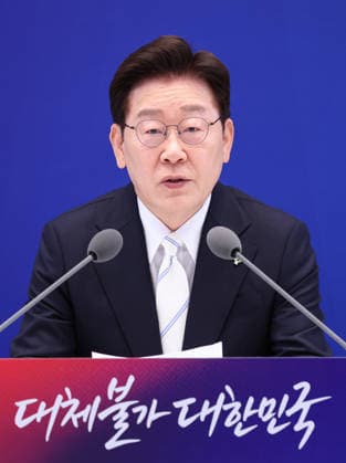 Lee holds press conference marking 1st anniv. of inauguration Lee holds press conference marking 1st anniv. of inauguration President Lee Jae Myung speaks during a press conference on June 8, 2026, marking the first anniversary of his inauguration on June 4 the previous year. (Yonhap) 2026-06-08 12:03:47 < 1980-2026 YONHAPNEWS AGENCY. .> ¼­¿ïÆ¯º°½Ã EDITORIAL USE ONLY  Copyright: xx PYH2026060810880031500 YonhapxNewsx yonphotos253071