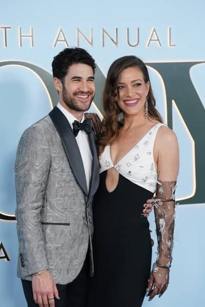 Darren Criss, Mia Swier at arrivals for 79th Annual Tony Awards - Arrivals 2, Radio City Music Hall at Rockefeller Center, New York, NY, June 07, 2026. Photo By: Kristin Callahan Everett Collection 79th Annual Tony Awards - Arrivals 2 PUBLICATIONXNOTxINxCANxCHNxFRAxITAxJPNxNORxPOLxRUSxESPxUKxUSA