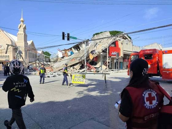 Powerful 8.2-magnitude earthquake strikes Mindanao, Philippines MINDANAO, PHILIPPINES - JUNE 8: (----EDITORIAL USE ONLY - MANDATORY CREDIT - PHILIPPINE RED CROSS HANDOUT - NO MARKETING NO ADVERTISING CAMPAIGNS - DISTRIBUTED AS A SERVICE TO CLIENTS----) A collapsed commercial building is seen following a magnitude 8.2 earthquake in Mindanao, Philippines, on June 8, 2026. The powerful earthquake that struck the southern Philippines caused buildings to collapse and prompted tsunami warnings across the region. The German Research Centre for Geosciences (GFZ) said the quake occurred at a depth of 10 kilometers (6.2 miles). Philippine Red Cross Handout Anadolu Mindanao Philippines. Editorial use only. Please get in touch for any other usa  Copyright: x2026xAnadoluxPhilippinexRedxCrossx xHandoutx