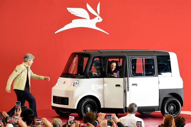 Mexican President Claudia Sheinbaum Pardo drives a Olinia 1 prototype during the presentation of the 100% Mexican electric vehicle at the Santa Lucia Military Base. on June 7, 2026 in Zumpango, Mexico. Mexico City Mexico - ZUMAe321 20260607_zia_e321_006 Copyright: xLuisxBarronx