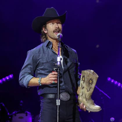 CMA Music Festival - Day 4 Glen Powell onstage at day four of the CMA Music Festival held at Nissan Stadium on June 7, 2026 in Nashville, TN. Nashville Nissan Stadium Tennessee USA Copyright: xCurtisxHilbunx xAFF-USA.comx