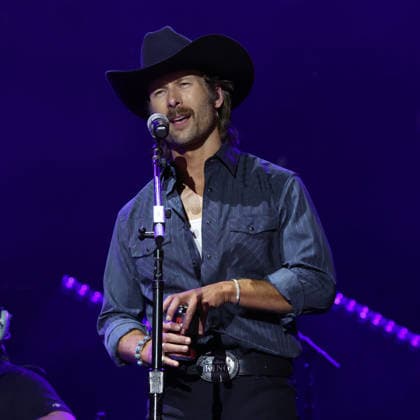 CMA Music Festival - Day 4 Glen Powell onstage at day four of the CMA Music Festival held at Nissan Stadium on June 7, 2026 in Nashville, TN. Nashville Nissan Stadium Tennessee USA Copyright: xCurtisxHilbunx xAFF-USA.comx