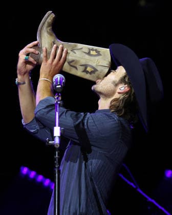 CMA Music Festival - Day 4 Glen Powell onstage at day four of the CMA Music Festival held at Nissan Stadium on June 7, 2026 in Nashville, TN. Nashville Nissan Stadium Tennessee USA Copyright: xCurtisxHilbunx xAFF-USA.comx