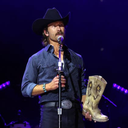 CMA Music Festival - Day 4 Glen Powell onstage at day four of the CMA Music Festival held at Nissan Stadium on June 7, 2026 in Nashville, TN. Nashville Nissan Stadium Tennessee USA Copyright: xCurtisxHilbunx xAFF-USA.comx