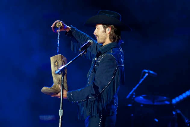 June 7, 2026 - Nashville, Tennessee; USA - Actor GLEN POWELL makes an appearance at the Nissan Stadium as part of the 2026 CMA Music Festival that took place in downtown Nashville. Copyright 2026 . Nashville USA  - ZUMAm78_ 20260608_zaf_m78_007 Copyright: xJasonxMoorex