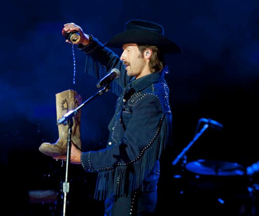 June 7, 2026 - Nashville, Tennessee; USA - Actor GLEN POWELL makes an appearance at the Nissan Stadium as part of the 2026 CMA Music Festival that took place in downtown Nashville. Copyright 2026 . Nashville USA  - ZUMAm78_ 20260608_zaf_m78_009 Copyright: xJasonxMoorex