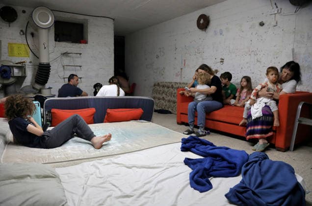 Israelis take shelter due missiles launched from Yemen TEL AVIV, ISRAEL - JUNE 08: Israelis take shelter as warning sirens sound across Tel Aviv following missiles launched from Yemen on June 08, 2026 in Tel Aviv, Israel. Gideon Markowicz Anadolu Tel Aviv Israel. Editorial use only. Please get in touch for any other usage.  Copyright: x2026xAnadoluxGideonxMarkowiczx
