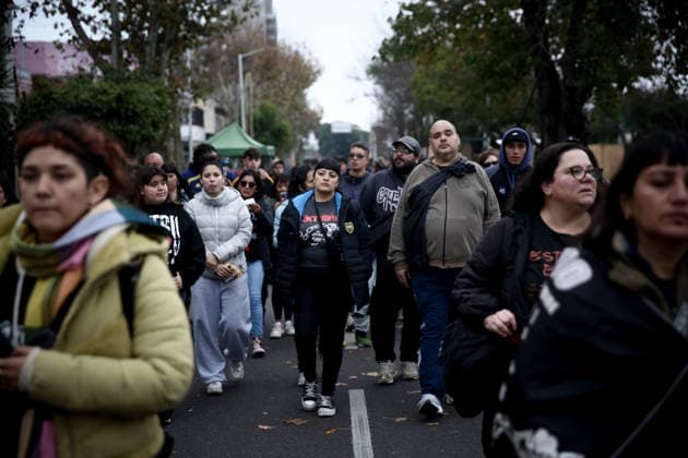 June 7, 2026, Buenos Aires, Argentina: Fans wait to pay their respects to singer Carlos Indio Solari during his funeral ceremony. The Argentine rock musician Carlos Alberto Solari known as Indio Solari, who was a member of the band Patricio Rey y sus Redonditos de Ricota, died on June 5 at his home in Parque Leloir. Buenos Aires Argentina  - ZUMAs197 20260607_aaa_s197_573 Copyright: xRobertoxTuerox